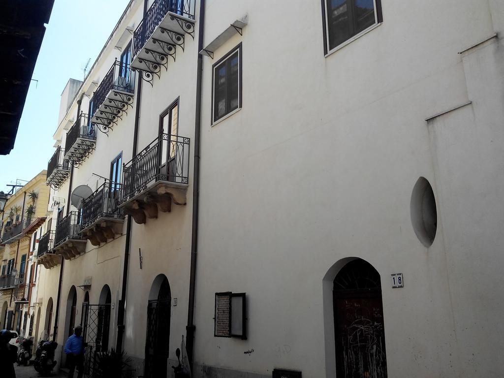 Ferienwohnung Little House Inside Capo'S Market Palermo Exterior foto