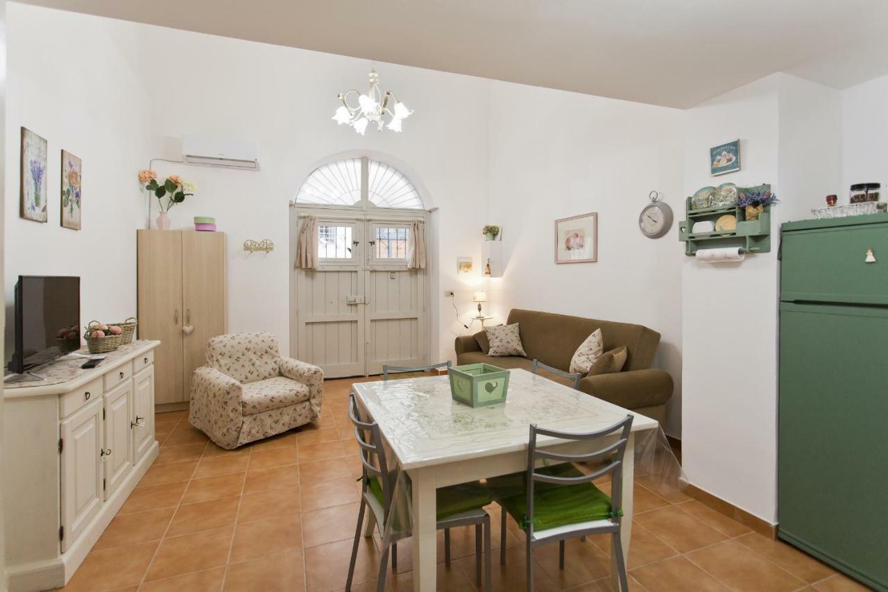 Ferienwohnung Little House Inside Capo'S Market Palermo Exterior foto